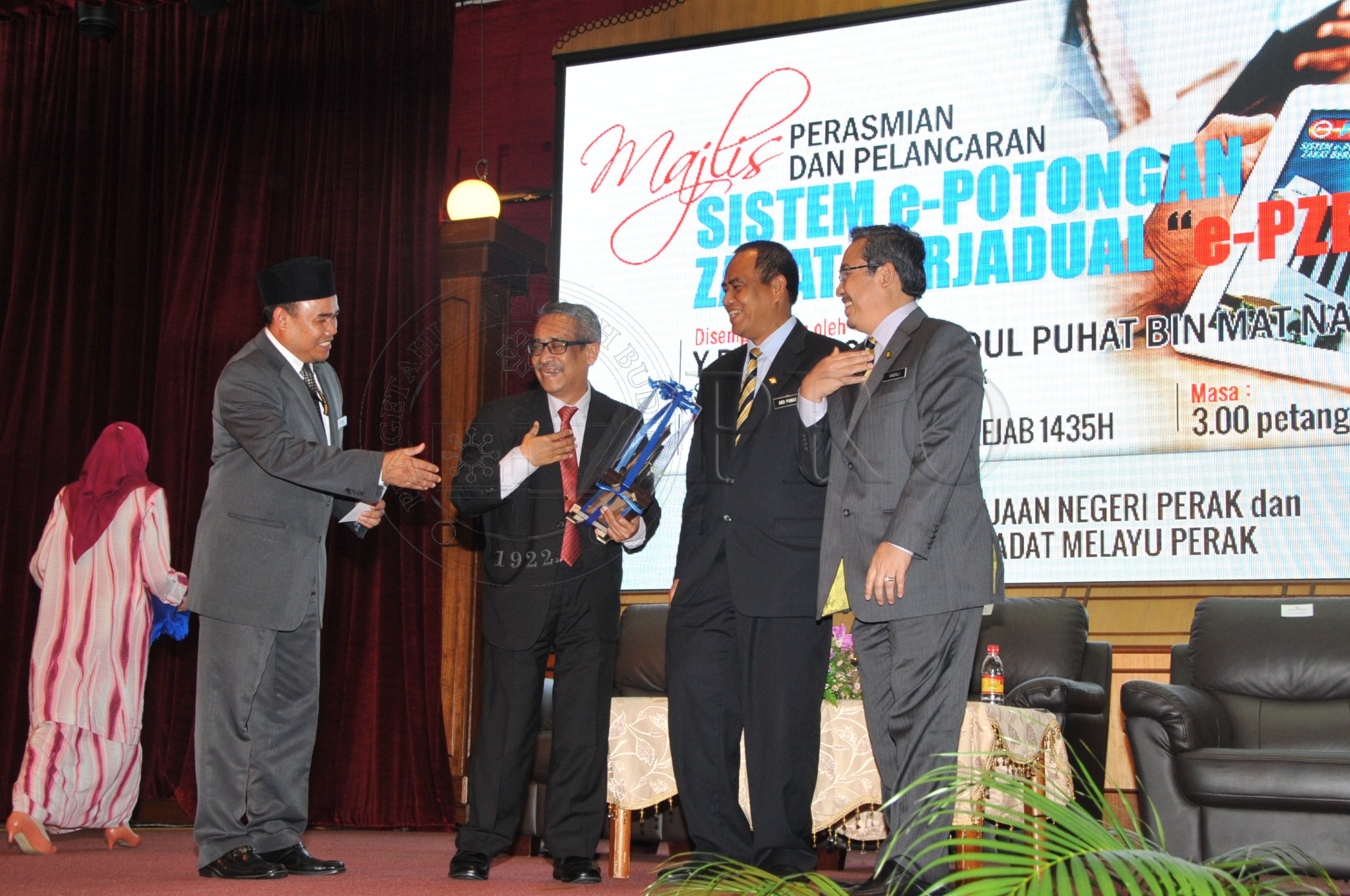 PRO 14 44 EPZB PRO 6177